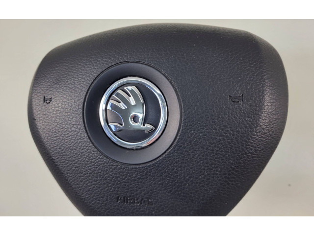 Подушка безопасности водителя 5E0880201   Skoda Octavia Mk3 (5E)