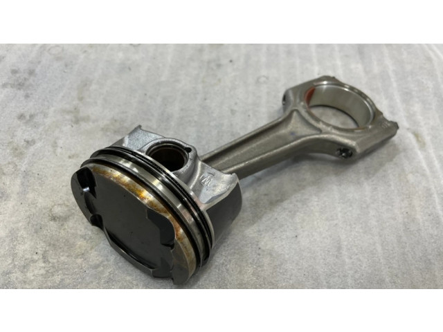  Поршень с шатуном  8654480  BMW 2 F46 для бензинового двигателя 1.5