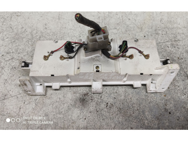 Přístrojová deska Mitsubishi Pajero 1988 MB521162