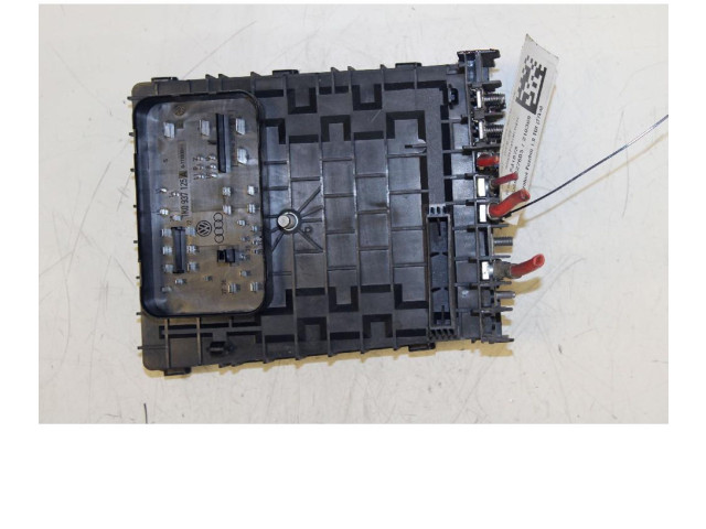 Блок предохранителей 1K0937125A   Volkswagen Jetta V    