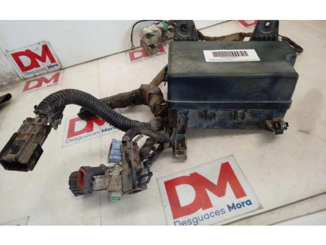 Pojistková skříňka Nissan Navara