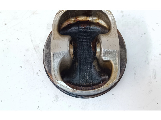 Píst Subaru Outback (BT)