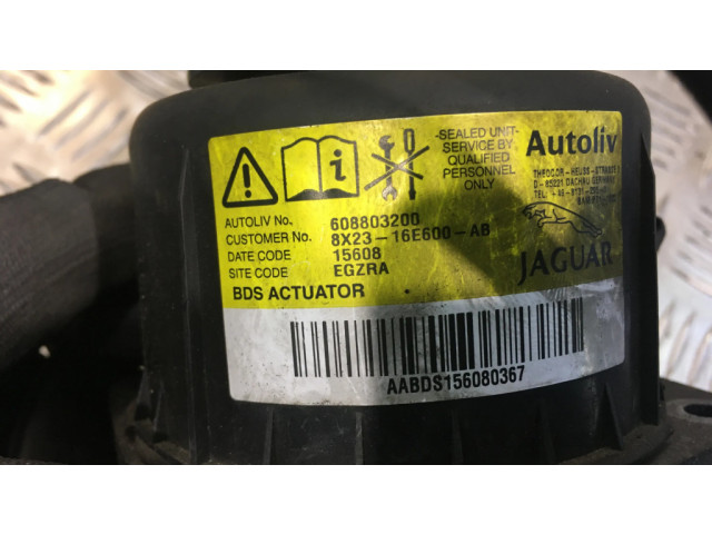 Надувная подушка для пешеходов