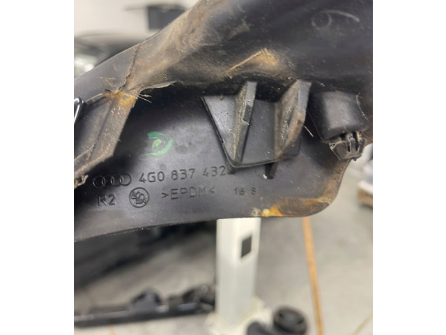 Уплотнительная резина (у стекла)    Audi A6 S6 C7 4G      