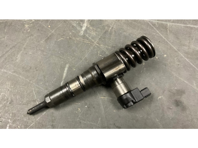 Форсунка 03G130073T Volkswagen PASSAT B6 для дизельного двигателя 2