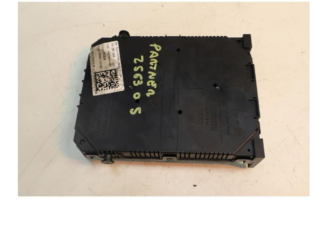 Моторчик заднего дворника 9845141280    Peugeot Partner III