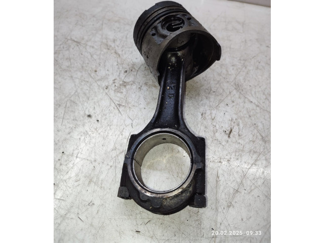 Поршень с шатуном 4D56 Mitsubishi L200