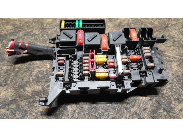 Блок предохранителей 9360501 BMW 2 F45