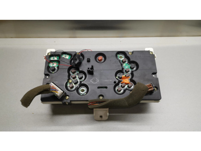 Přístrojová deska Nissan Almera Tino 2001 BU010