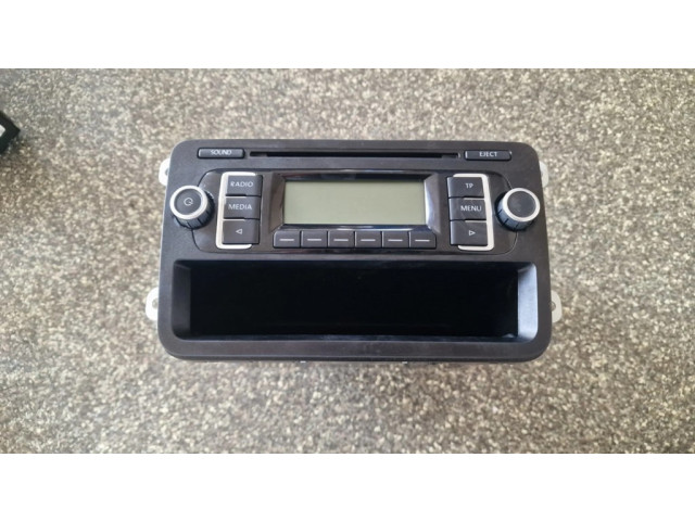 Радио/ проигрыватель CD/DVD / навигация