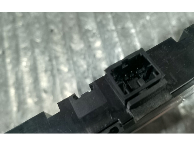 Блок предохранителей 5E3925200G Skoda Octavia Mk4