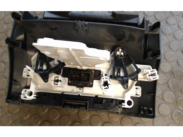 Блок управления климат-контролем Daihatsu Sirion