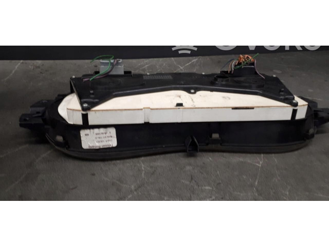 Панель приборов 8200377739   Dacia Logan I       