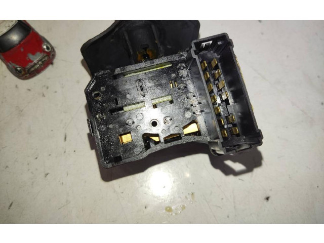 Ручка стеклоочистителей 8200792587, 901057668 Dacia Logan I