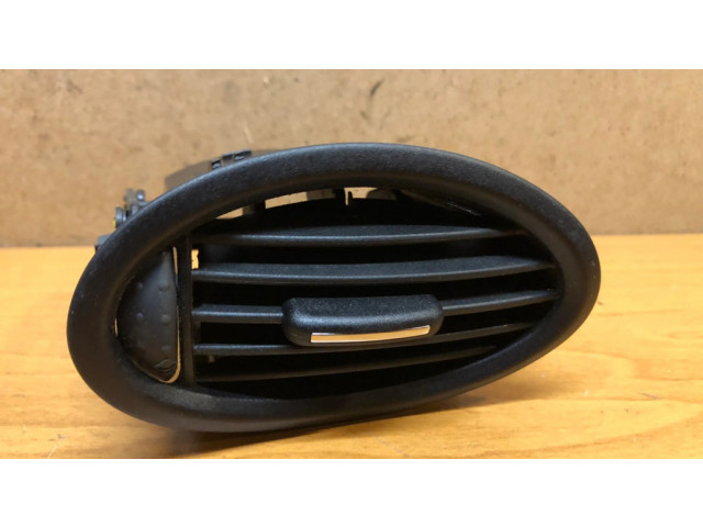 Боковая воздушная решётка