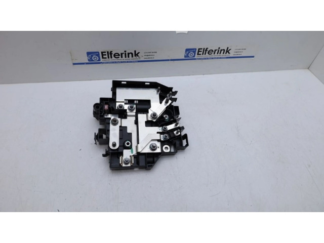 Блок предохранителей 8889877787, 8889877787 Lynk & co 01