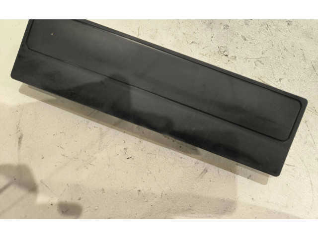 Подушка безопасности для колен 83A880841D, JSJ0000FUU0 Audi Q3 8U