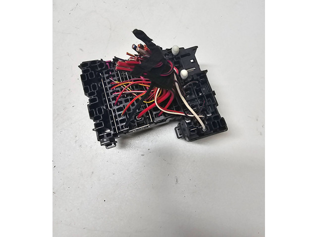 Блок предохранителей SK37XIR3 Skoda Octavia Mk3 (5E)