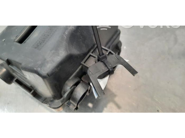 Блок предохранителей 243809584R Dacia Duster