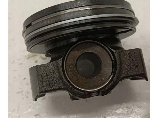  Поршень    Nissan X-Trail T32  