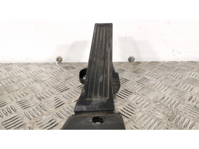 Педаль акселератора