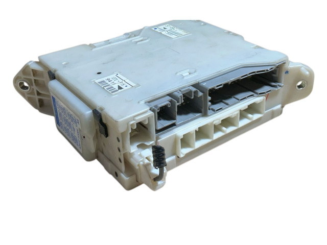 Блок предохранителей 8273053050, 6G250440 Lexus IS 220D-250-350