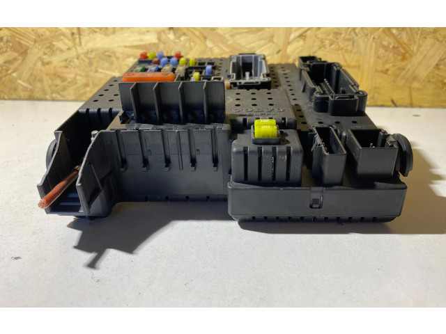 Блок предохранителей 8676391, 12217799   Volvo XC90    