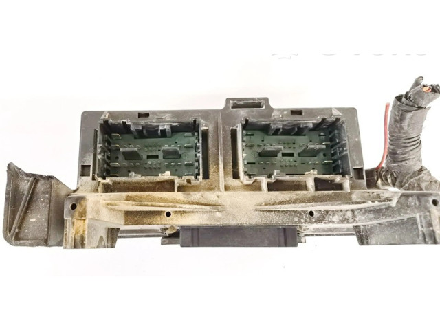 Блок предохранителей  04692073AB   Jeep Grand Cherokee (WK)    