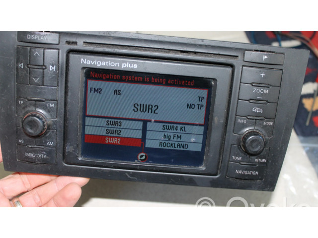 Радио/ проигрыватель CD/DVD / навигация