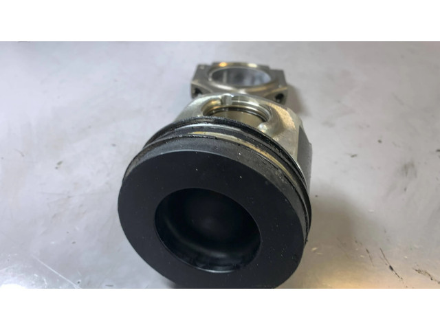 Píst 11248508023, 11257805329 BMW 7 F01 F02 F03 F04 pro naftový motor 3.0 N57 N57D30