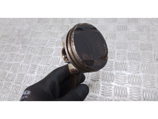 Поршень Kolben mit Pleuel 04ER Volkswagen Jetta USA