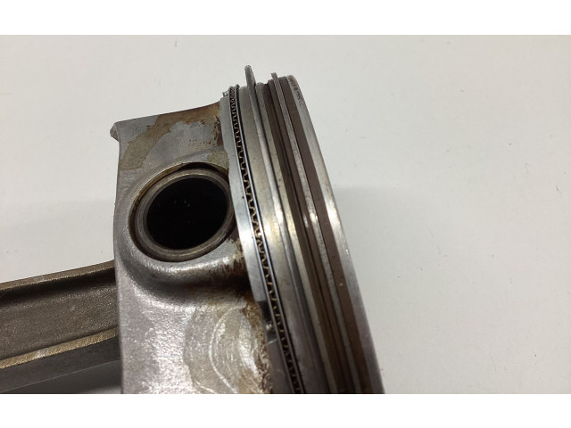 Поршень с шатуном Dodge Challenger