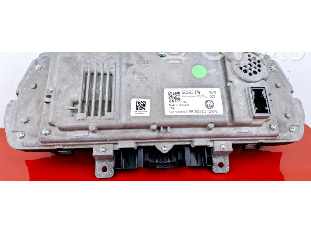 Панель приборов 5E3920774 Skoda Octavia Mk4