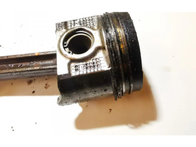 Píst Nissan Almera Tino