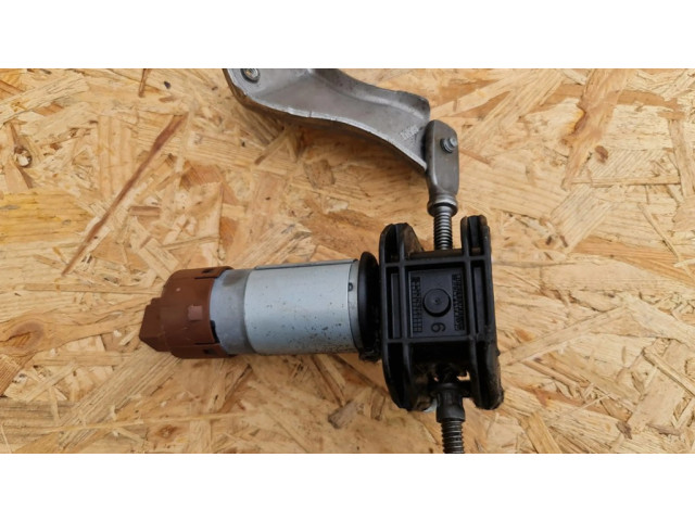 Сиденье управления двигателем