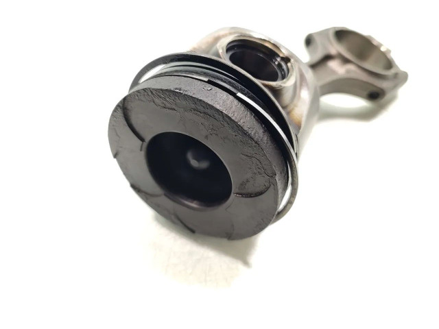  Поршень с шатуном D5244T18   Volvo XC90  