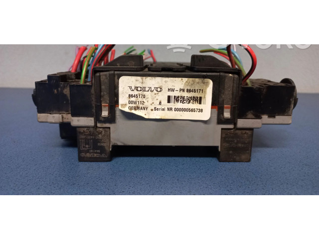 Блок предохранителей 8645170 Volvo V70