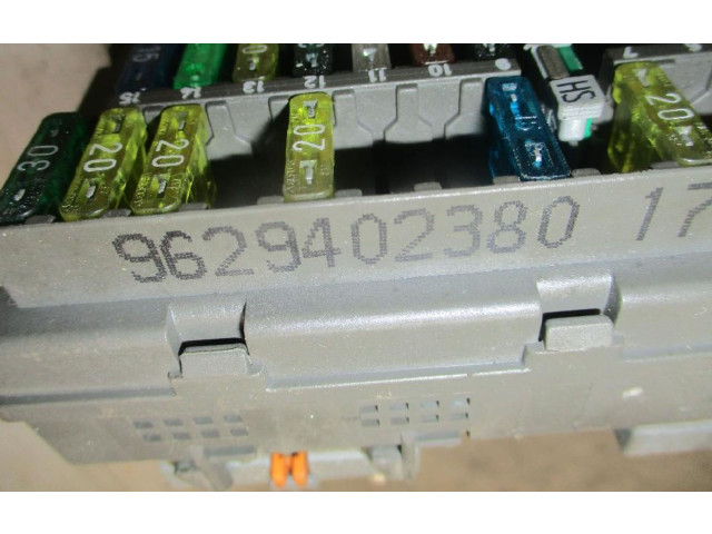 Блок предохранителей 9629402380, 9629402380 Peugeot 306