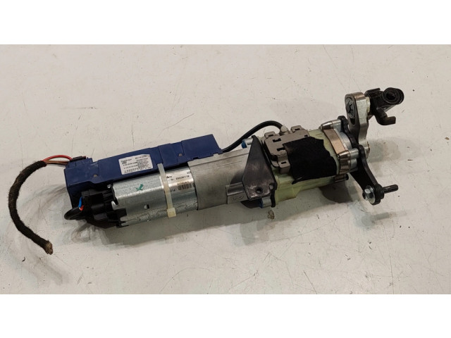 Притягиватель задней крышки