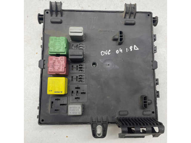 Блок предохранителей 13170888, 00333630 Vauxhall Vectra C