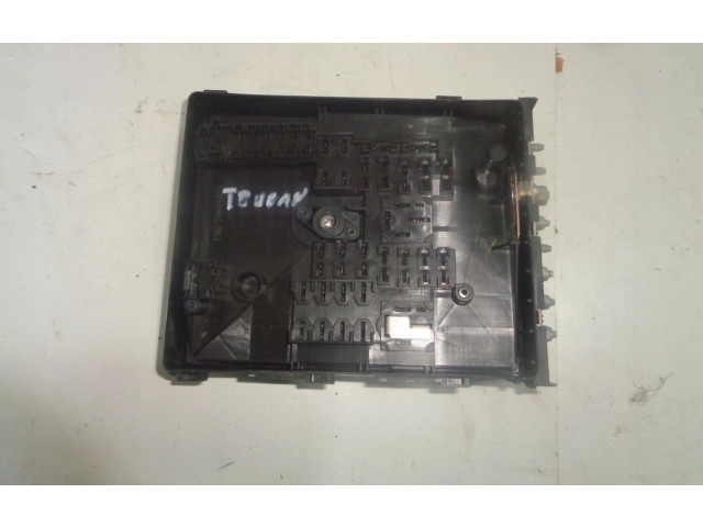 Блок предохранителей  1K0937125A   Volkswagen Touran I    