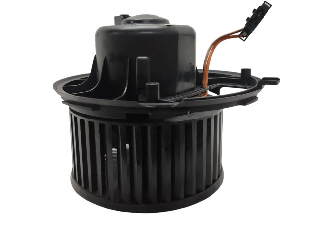 Блок предохранителей  3C1820015Q, CZ0160600868   Volkswagen PASSAT B7    