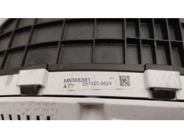 Панель приборов 2574206624, MN188381 Mitsubishi Grandis