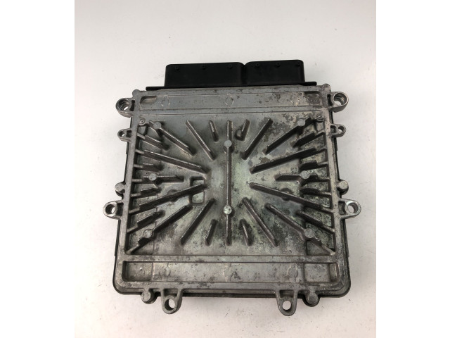 Блок управления двигателем Блок управления 31272462AA, 0281012765   Volvo V70