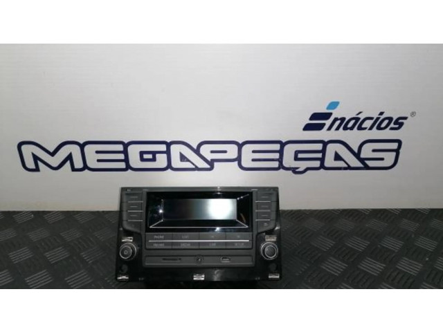 Радио/ проигрыватель CD/DVD / навигация