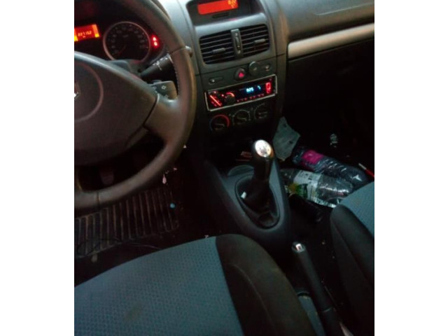 Ручка стеклоочистителей 7701051760 Renault Clio II