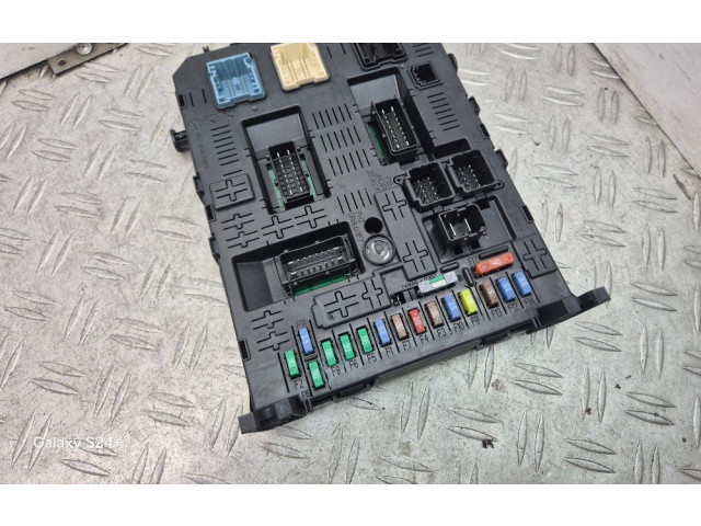 Pojistková skříňka Peugeot 3008 2011