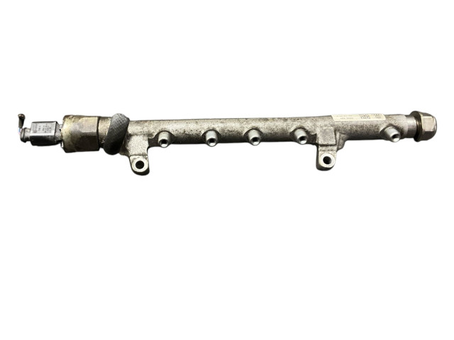 Топливная рампа 03L130089B Volkswagen Golf VI для двигателя Cay