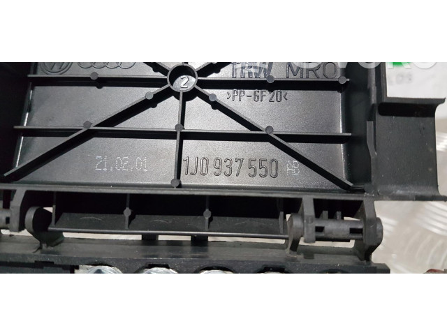 Блок предохранителей 1J0937550 Audi A3 S3 8L