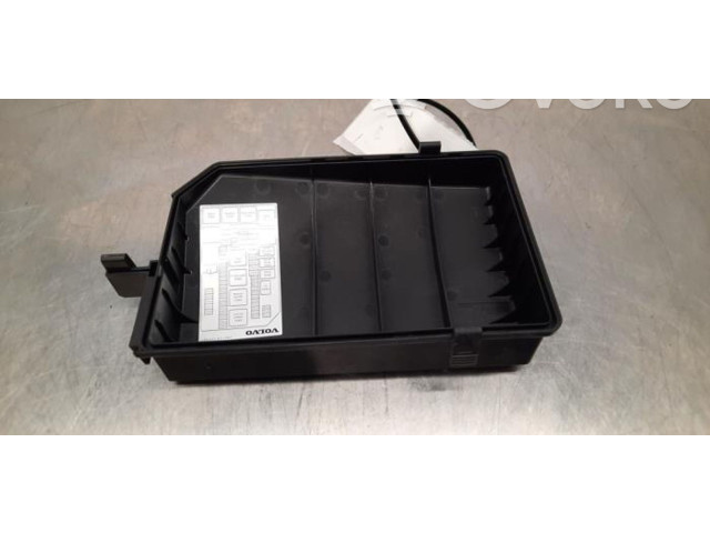 Блок предохранителей 31473868 Volvo XC40